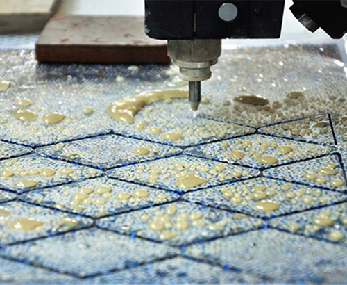 <b>Application of water jet cutting in field of composite material</b>